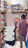 Bocah Laki-Laki Belikan Jilbab untuk Ibunya