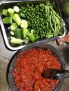Cara membuat sambal tomat terasi lalapan