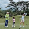 9 Tahun Menikah, Ini Potret Momen Mesra Ayu Dewi dan Suami, Liburan Hingga Main Golf Bareng