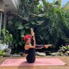 6 Potret Inul Daratista Yoga dengan Rambut Baru, Keriting dengan Warna Merah Nyala!