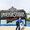 Ini Potret Ayu Ting Ting Jalan-Jalan ke Universal Studio Hollywood, Wajah Sumringahnya Bikin Seneng 