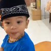 7 Potet Gala Sky Putra Vanessa Angel Pakai Kopiah, Banjir Doa Jadi Anak Saleh