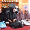 Kumpulan Momen Ria Ricis Kunjugi Panti Asuhan,  Bagi Rezeki dan Minta Doa untuk Anaknya Nanti