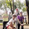 Potret Iis Dahlia Olahraga Pagi Bareng Geng-nya, Body Goals di Usia Hampir 50 Tahunnya Bikin Iri