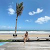 Pamer Kulit Mulus, Ini 8 Potret Liburan Pevita Pearce di Pantai yang Eksotis