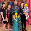 Potret 9 Penyanyi Indonesia Dampingi Anak Saat Wisuda TK, Ada yang Heboh sampai Kasual