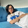 Potret Naura Ayu saat Pakai Kacamata, Bergaya Kutu Buku Tapi Tetap Jadi Idaman Netizen