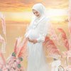 7 Potret Cantik Ria Ricis yang Makin Glowing di Usia Kehamilan 8 Bulan, Aura Keibuannya Makin Terpanar!