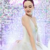 Potret Detail Gaun Ballerina Shandy Aulia Saat Ulang Tahun, Mewah dengan Aksen Warna Emas