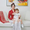 Siap Sambut Kemerdekaan, Ini Potret Kompak Asmirandah dan Putrinya Chloe Kenakan Busana Nuansa Merah Putih