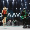 10 Pesona Nicky Kay Vokalis Band OKAAY di Atas Panggung, Selalu All Out Penuh Percaya Diri