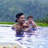 Paras Bulenya Jadi Sorotan, Ini 10 Potret Summer Anak Ricky Komo yang Makin Menawan dan Gemesin Banget!