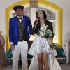 Sederet Gaun Pernikahan Unik Selebriti, Ada yang Glow in The Dark hingga Dress dengan Celana Pendek
