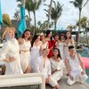 10 Potret Birthday Trip Titi Kamal ke Bali, Tampil Menawan dan Awet Muda dengan Baju Merah Merona