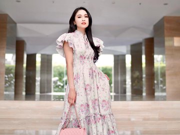 Terlihat Berisi sampai Dikira Hamil Lagi, Ini 10 Potret Terbaru Sandra Dewi yang Makin Cantik