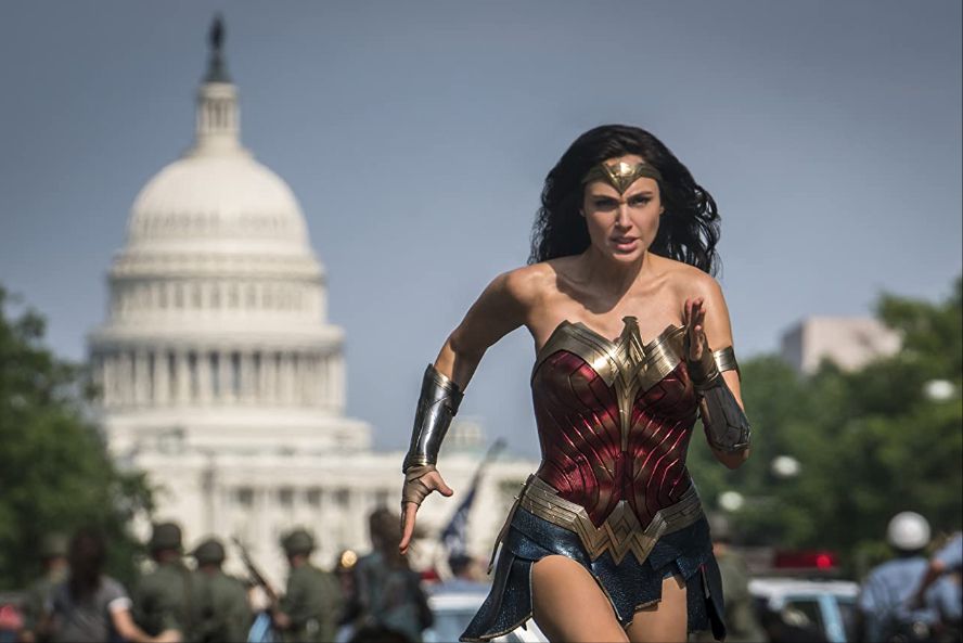 Gal Gadot dengan Kostum Wonder Woman