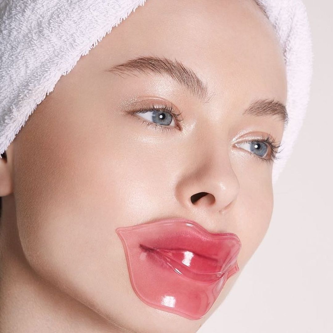 Sudahkah kamu memakai masker bibir untuk cara bikin bibir merah alami?