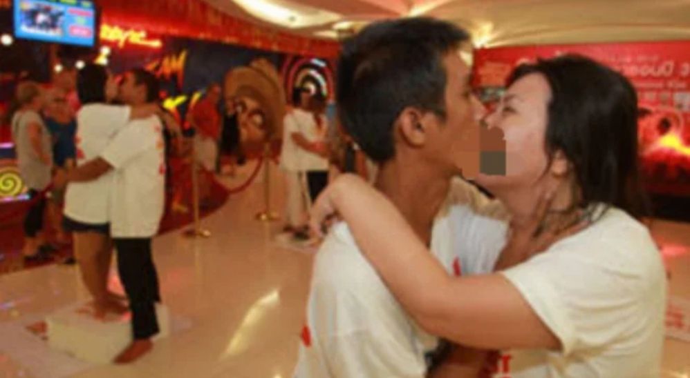 Pasangan Suami Istri Asal Thailand Pecahkan Rekor Dunia Ciuman Selama 58 Jam