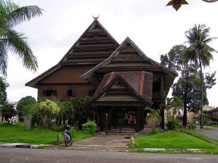Rumah adat Sulawesi Selatan dari suku Makassar