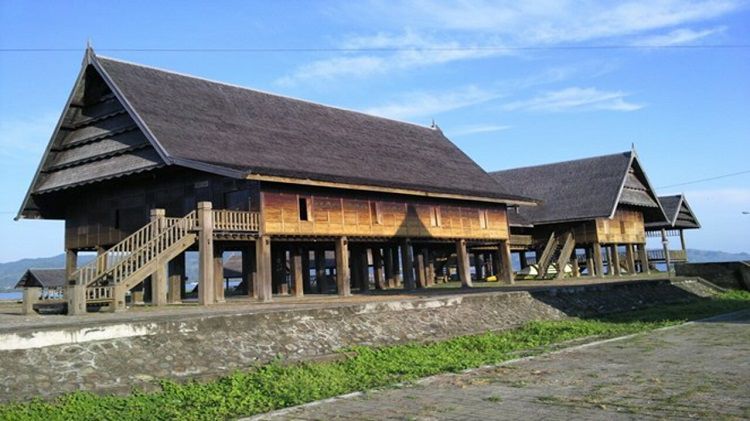 Nama Rumah Adat Sulawesi Selatan suku Mandar