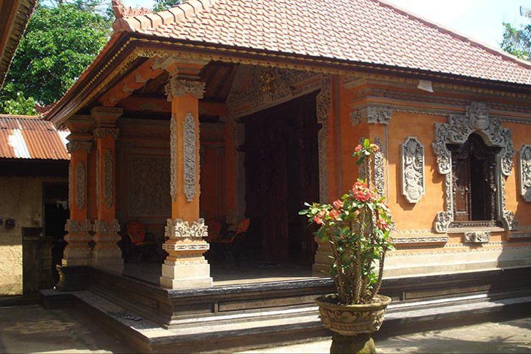 Nama Rumah Adat Bali (Pawaregen)