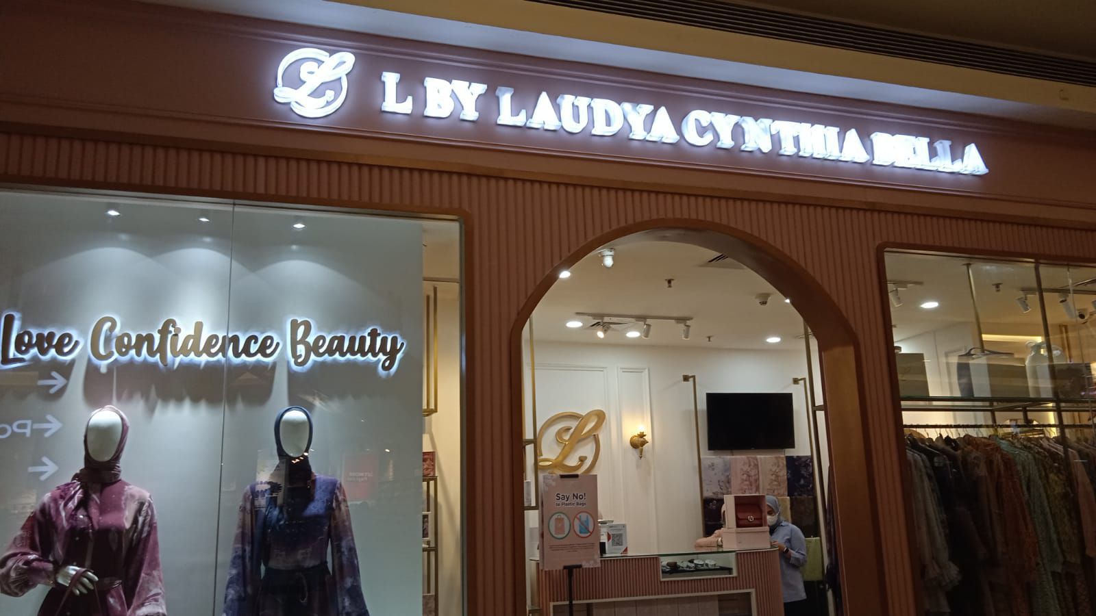 L by Laudya Cynthia Bella di Kota Kasablanka