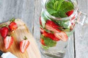 Cara Membuat Infused Water dari Strawberry