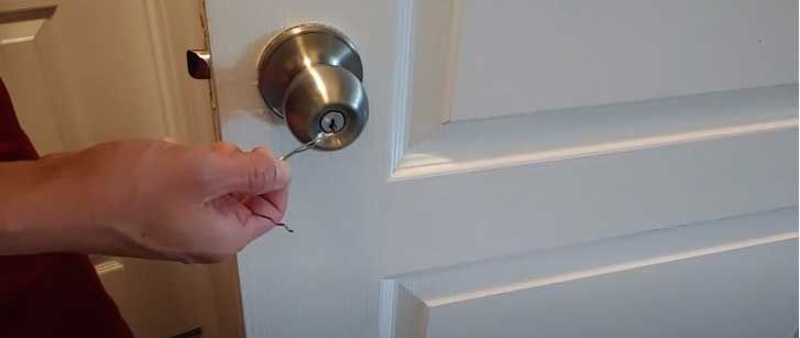 Cara Membuka Pintu Rumah Terkunci - Gantungan Kawat