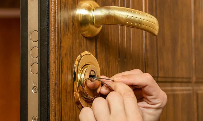 Cara Membuka Pintu Rumah Terkunci - Jepit Rambut Kawat