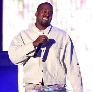 Rilis Album ‘Donda’ dengan Lirik Sedih, Kanye West Mengambil Nama Mendiang Ibunya