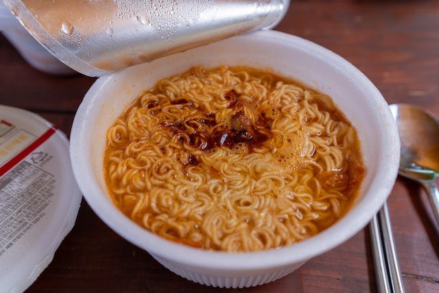 5 Tips Makan Mie Instan Agar Tidak Gemuk Berani Nyobain Diadona Id