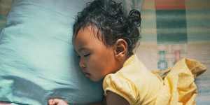 20 Penyebab Keringat Dingin pada Bayi di Malam Hari, Tanda Penyakit Bahaya lho!