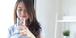 Minum Air Putih Tiap Bangun Pagi Ampuh Untuk Diet, Mitos atau Fakta?