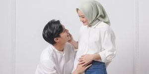 10 Potret Dinda Hauw Hamil Anak Pertama, Makin Manja nih ke Suami!