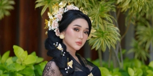 7 Gaya Selebriti Hadiri Pernikahan Maudy Ayunda, Vidi Aldiano Jadi Bridesmaid Kenakan Pakaian Adat Jawa