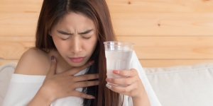 Minum Air Putih Bisa Atasi Cegukan, Mitos atau Fakta?