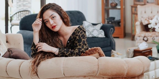 Siti Badriah Tampil Menggoda Pakai Baju Tipis Nerawang, Badannya Dipuji Bak Gitar Spanyol