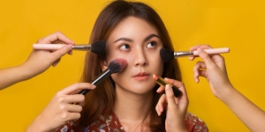 Tips Memilih Foundation Makeup, Biar Nggak Belang!