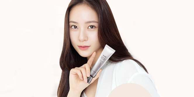 AHC Essential Real Eye Cream For Face, Rahasia Kulit Awet Muda dan Bercahaya Ala Krystal Jung