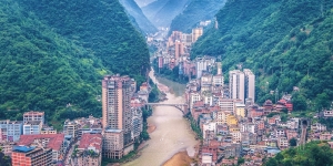 Mengenal Yanjin, Kota Tersempit di Dunia yang Dibangun di Pinggir Sungai