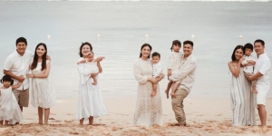 5 Momen Keluarga Besar Chelsea Olivia dan Glenn Alienskie Liburan Bareng, Kompak Pakai Baju Serba Putih