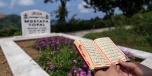 Doa Ziarah Kubur Orang Tua Jelang Ramadhan, Bacaan Singkat, Tata Cara dan Hukumnya