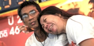 Heboh, Pasangan Suami Istri Asal Thailand Pecahkan Rekor Dunia Ciuman Selama 58 Jam!