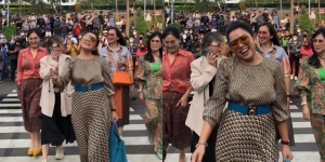 Tas Mahal Jadi Sorotan, Ini 6 Potret Mayangsari dan Geng Sosialitanya Catwalk di Citayam Fashion Week