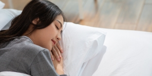 Demi Menjaga Kesuburan Moms, Berapa Lama sih Waktu Tidur yang Ideal?
