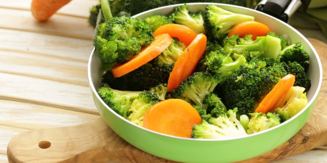 5 Cara Merebus Sayuran Agar Tetap Hijau dan Terjaga Nutrisinya