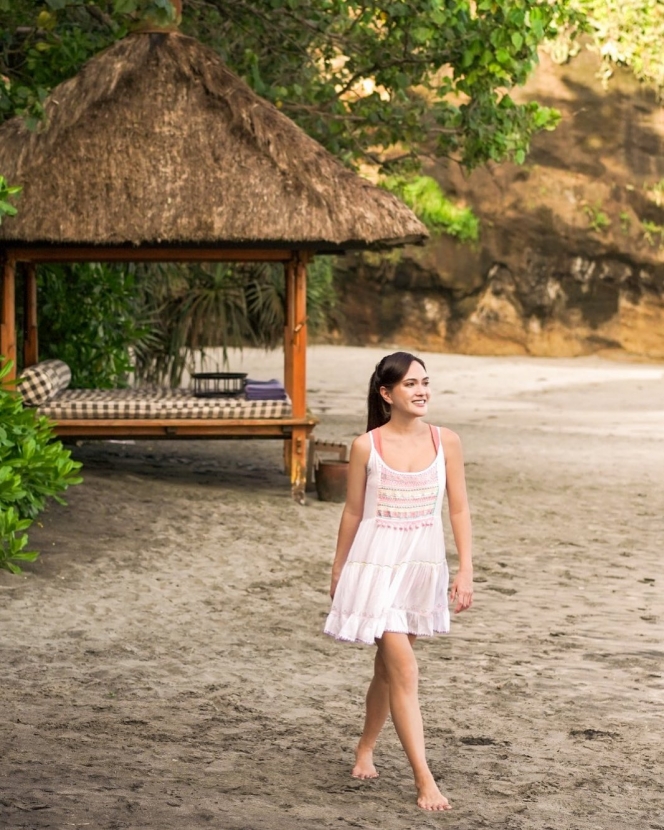 Tinggal di Bali, Ini 7 Potret Shandy Aulia Berlibur ke Pantai! Tiap Hari Serasa Liburan