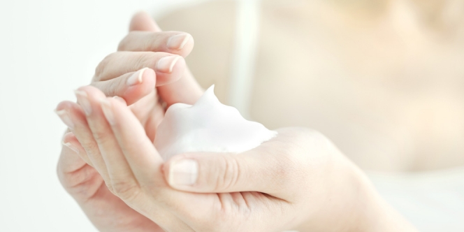 Ampuh Angkat Debu dan Kotoran, Ini 6 Rekomendasi Body Wash yang Mencerahkan Kulit