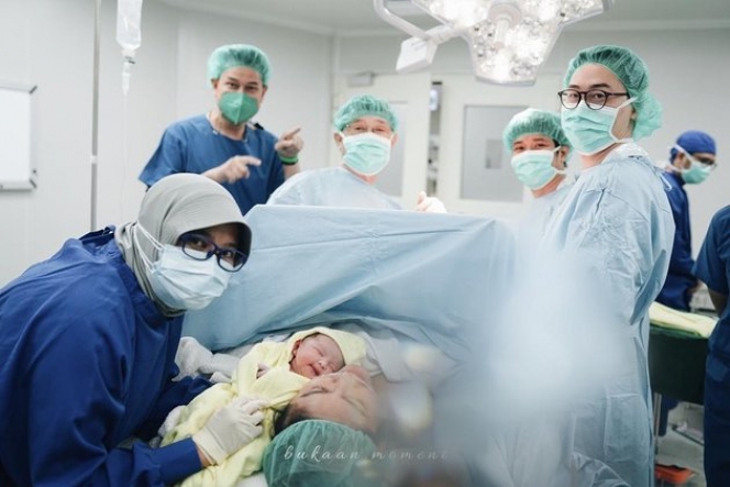 Potret Baby Rayna Anak Ketiga Nuri Shaden yang Sudah Terlihat Cantik Sejak Dini dengan Hidung Mancungnya!
