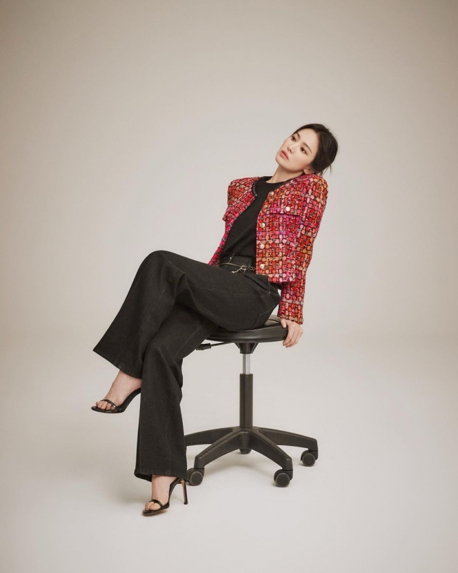 10 Potret Terbaru Song Hye Kyo Tampil untuk Brand MIICHA, Pesonanya Berkelas Abis!